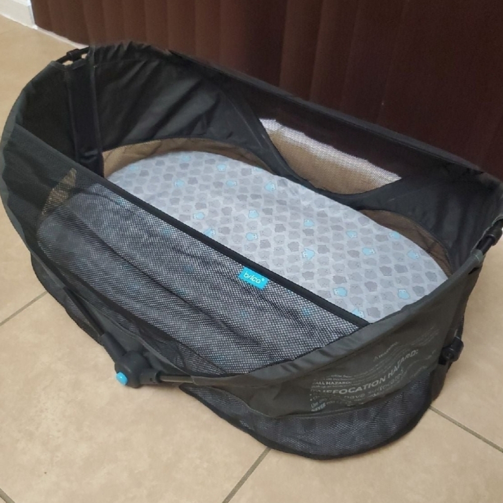 Brica Fold n' Go Travel Bassinet - Picture 3 of 12